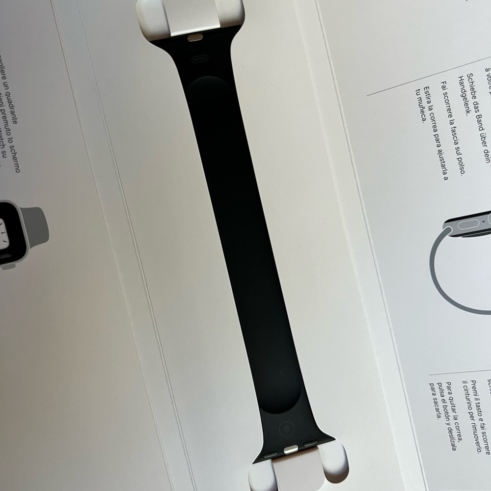 Apple Watch 40mm Black Solo Loop size 6